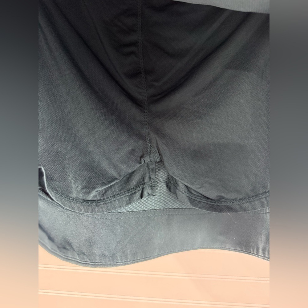32 Degrees women’s dark green skort. Size Medium - Picture 5 of 5